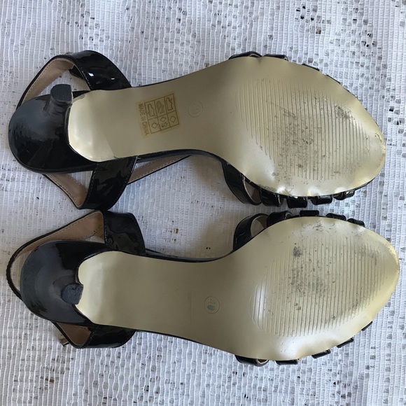 Black patent strappy sandal ⭐️SALE 2/$15⭐️ - Picture 4 of 4